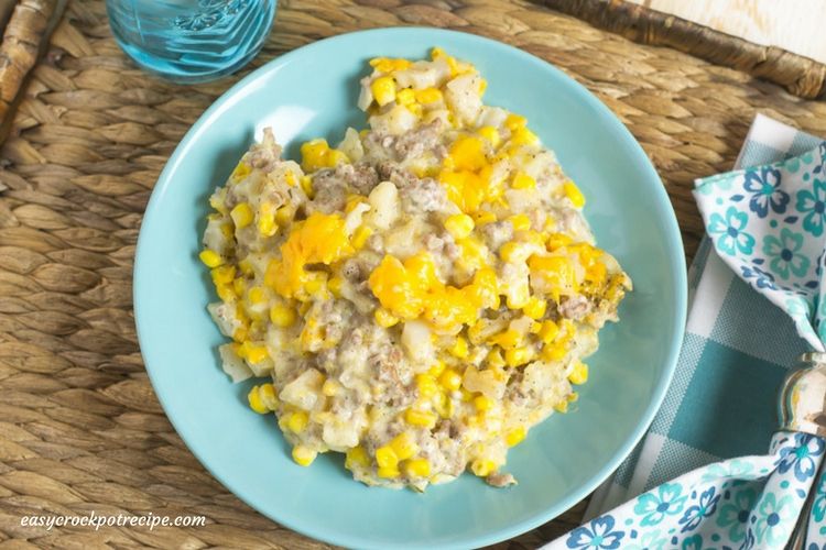 Easy Crock Pot Cowboy Casserole recipe via easycrockpotrecipe.com